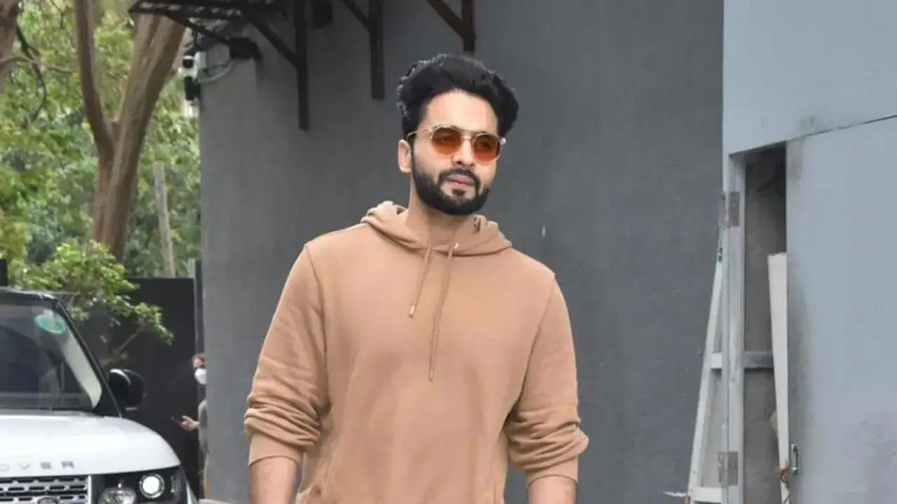 On Tuesday, Jackky Bhagnani took to Twitter handle from Pooja Entertainment under whose banner the film is being produced and called this news 'absolutely incorrect'. Read full story here