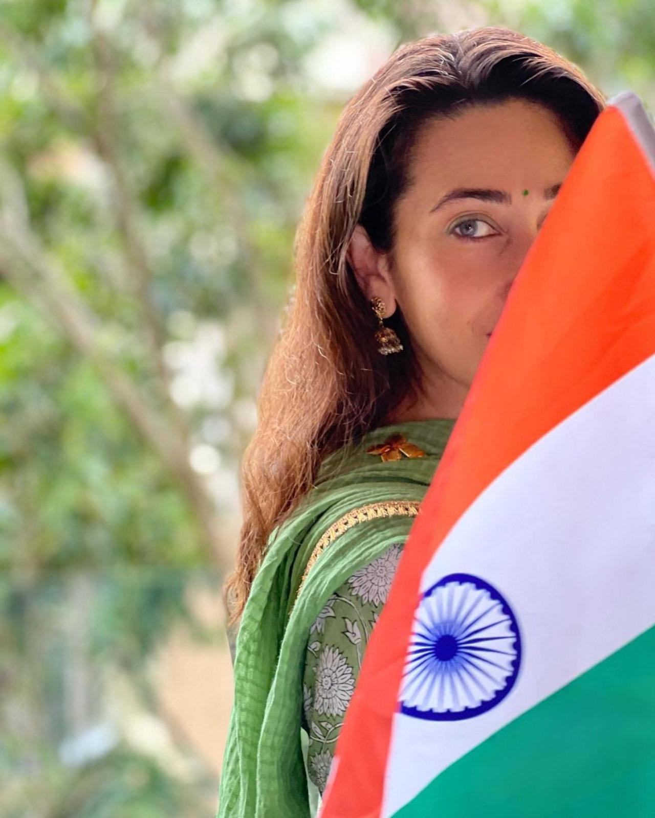 Karisma Kapoor
Karisma Kapoor unleashed her desi avatar on Instagram on the occasion of Indpendence Day