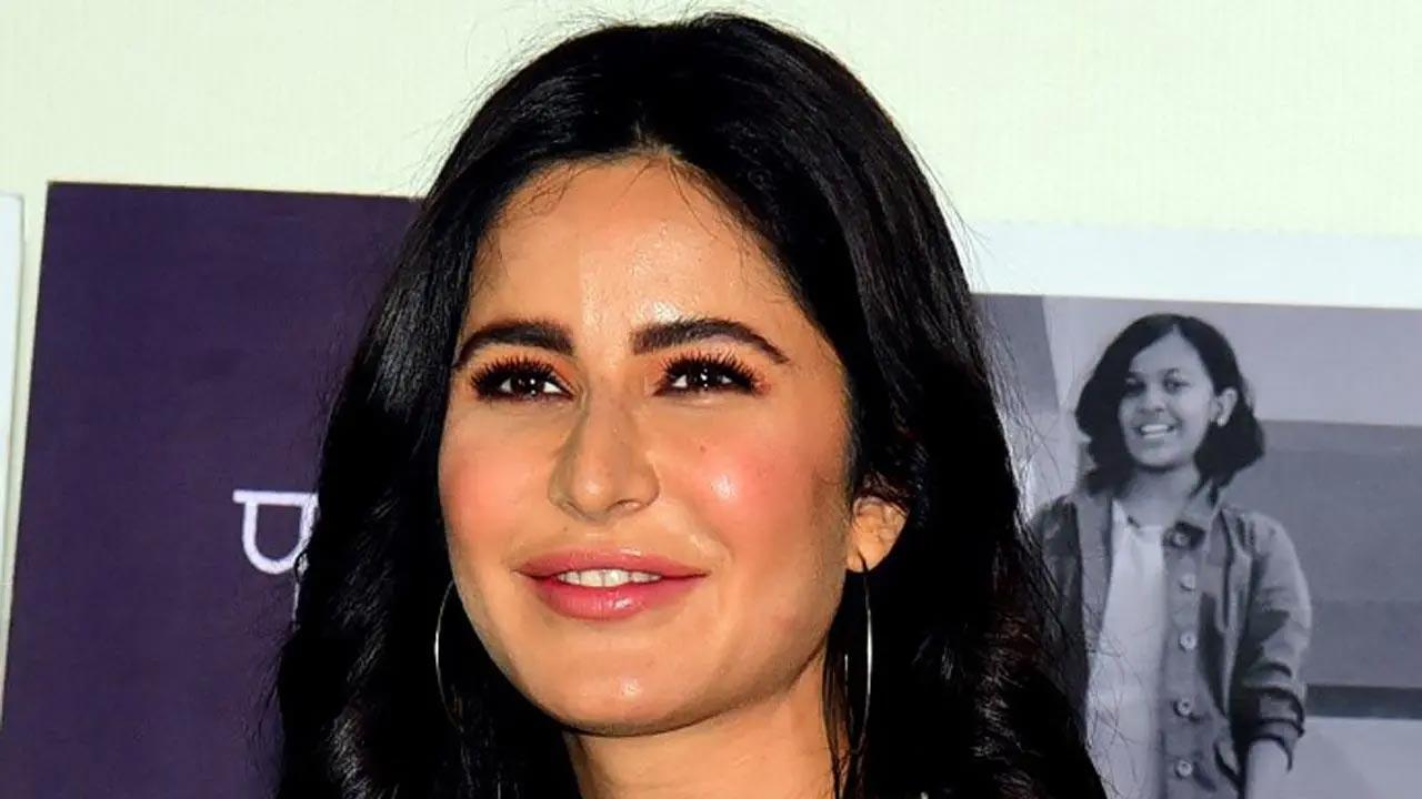 Kitrna Kaif World Sex - Katrina Kaif reunites with her 'Phone Bhoot boys' Ishaan Khatter and  Siddhant Chaturvedi