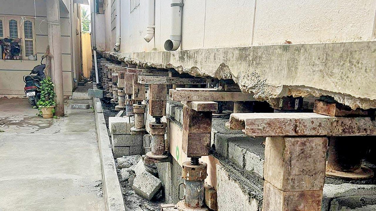 Based on the weight of the structure, size and height, the firm calculates the number of mechanical and hydraulic jacks that will be employed. Pic Courtesy/Vikas Sisodia