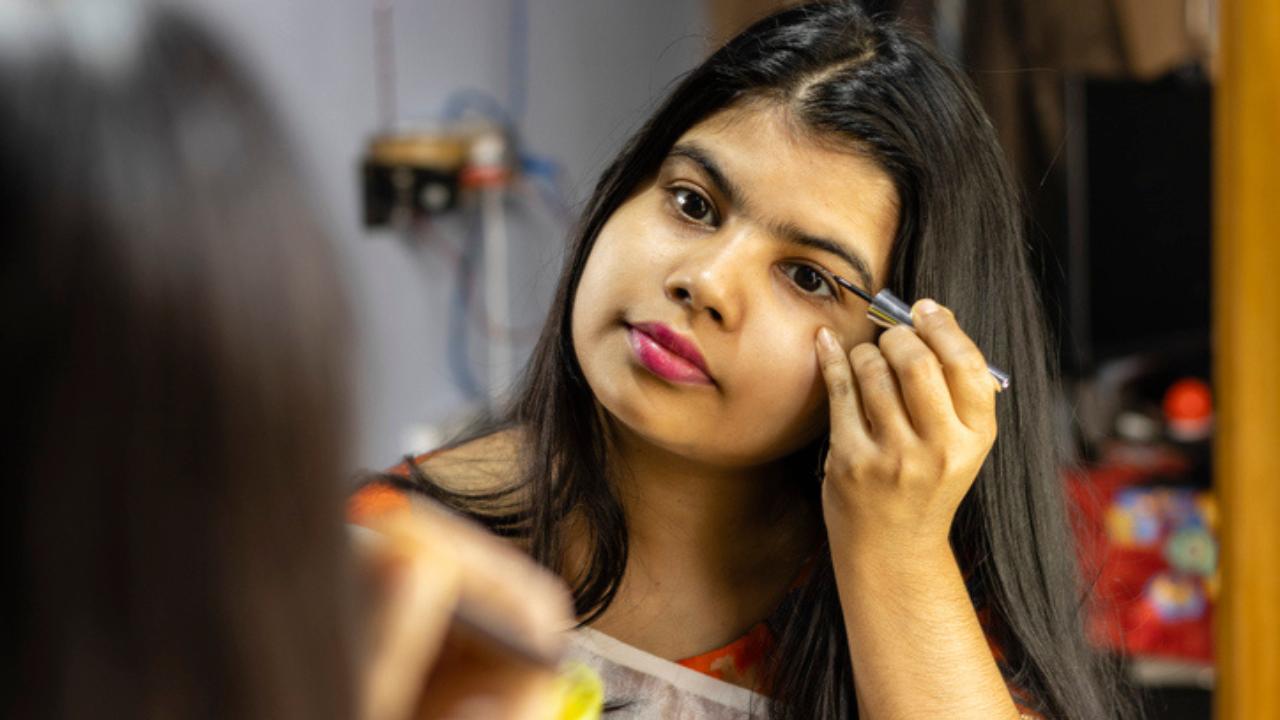Karwa Chauth 2022: Beauty tips: How to achieve a minimal makeup look for this festive season