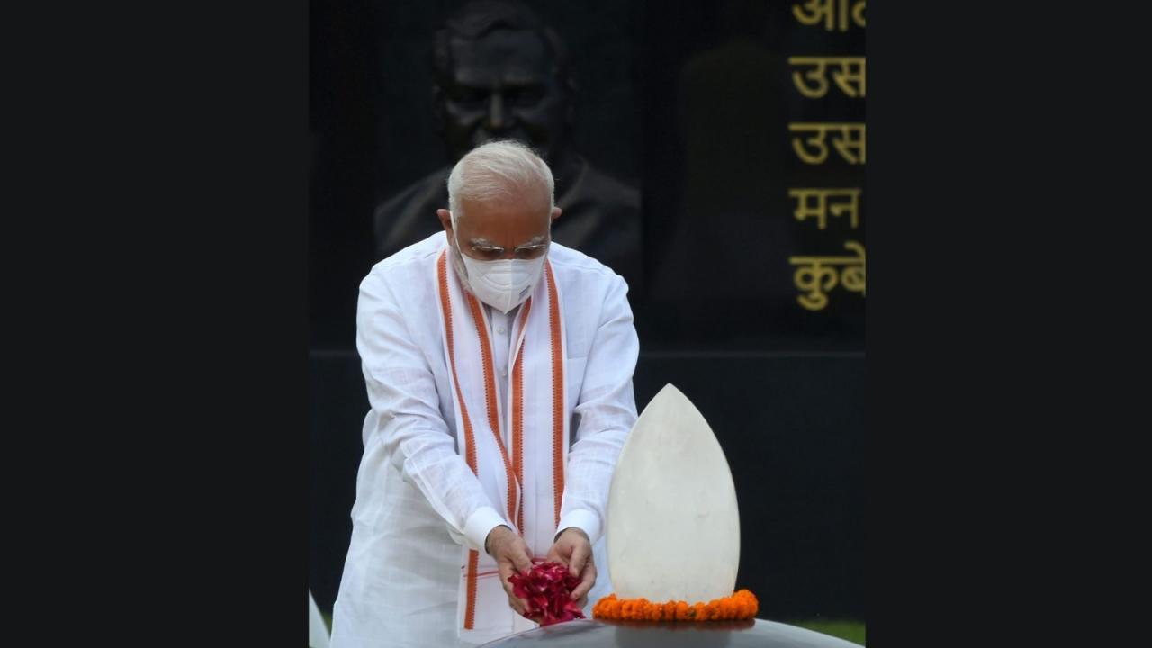 President Murmu, PM Modi pay tributes to Atal Bihari Vajpayee on death anniversary