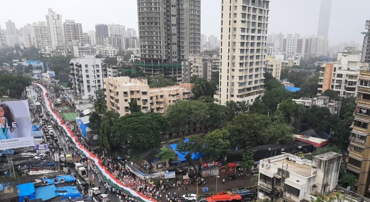 IN PHOTOS: Mumbai takes out 1.25 km unbroken Tricolor flag yatra