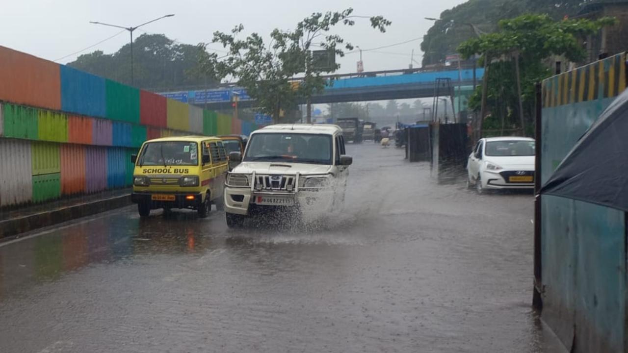 According to Mumbai traffic police, Andheri subway was closed due to up to 0.5 feet of water. Due to waterlogging at Mahalaxmi Junction, Tardeo, vehicular movement was slow on Tuesday afternoon. Also, 0.5 ft waterlogging was also noticed at Hindamata junction that affected south bound traffic for sometime in the morning on Tuesday. Pic/ Sameer Abedi 