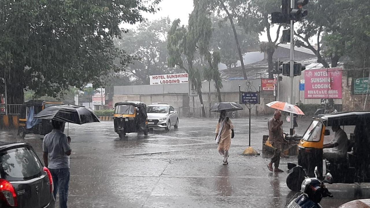 Mumbai wakes up to rainy morning after gap of fortnight