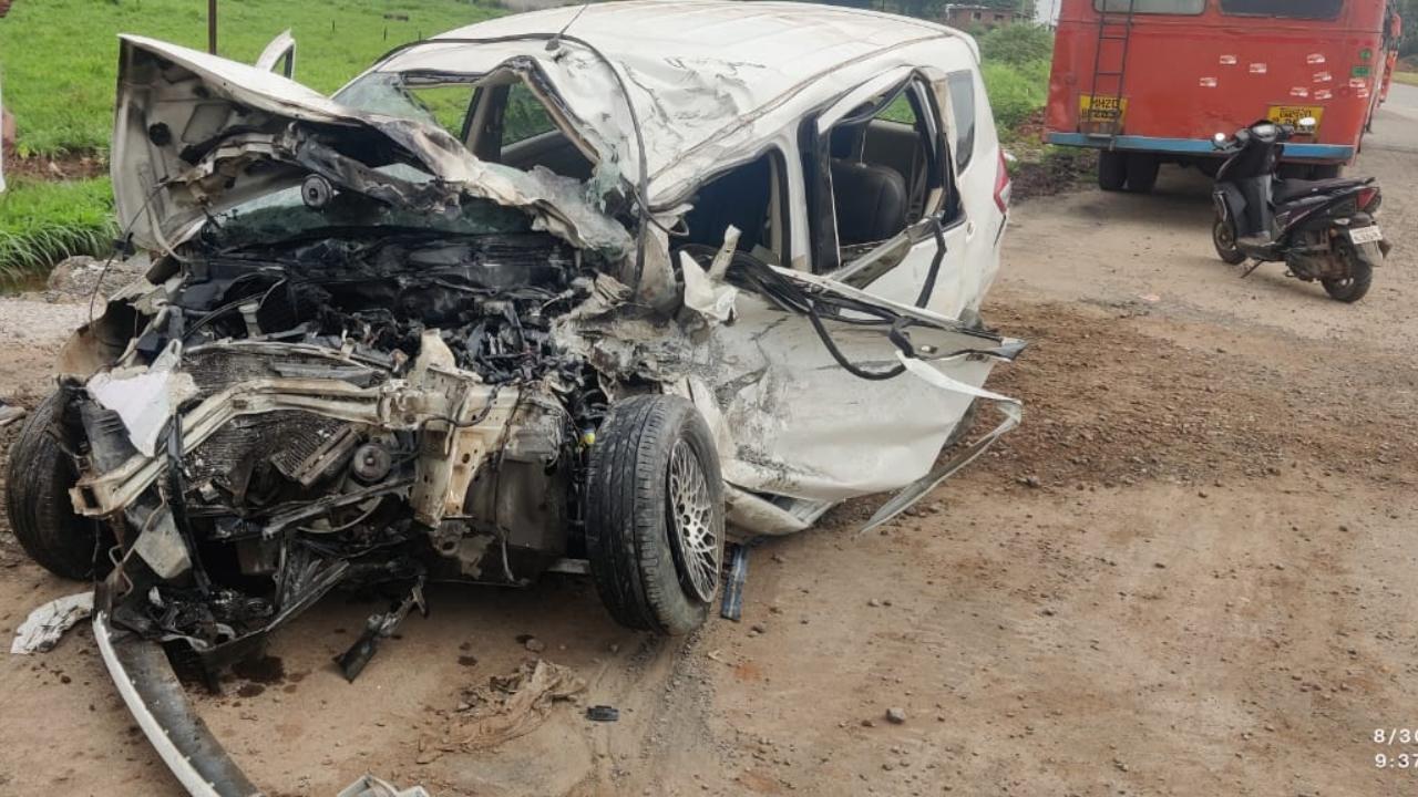 Maharashtra: Car crashes into bus in Raigad 2 killed 3 injured