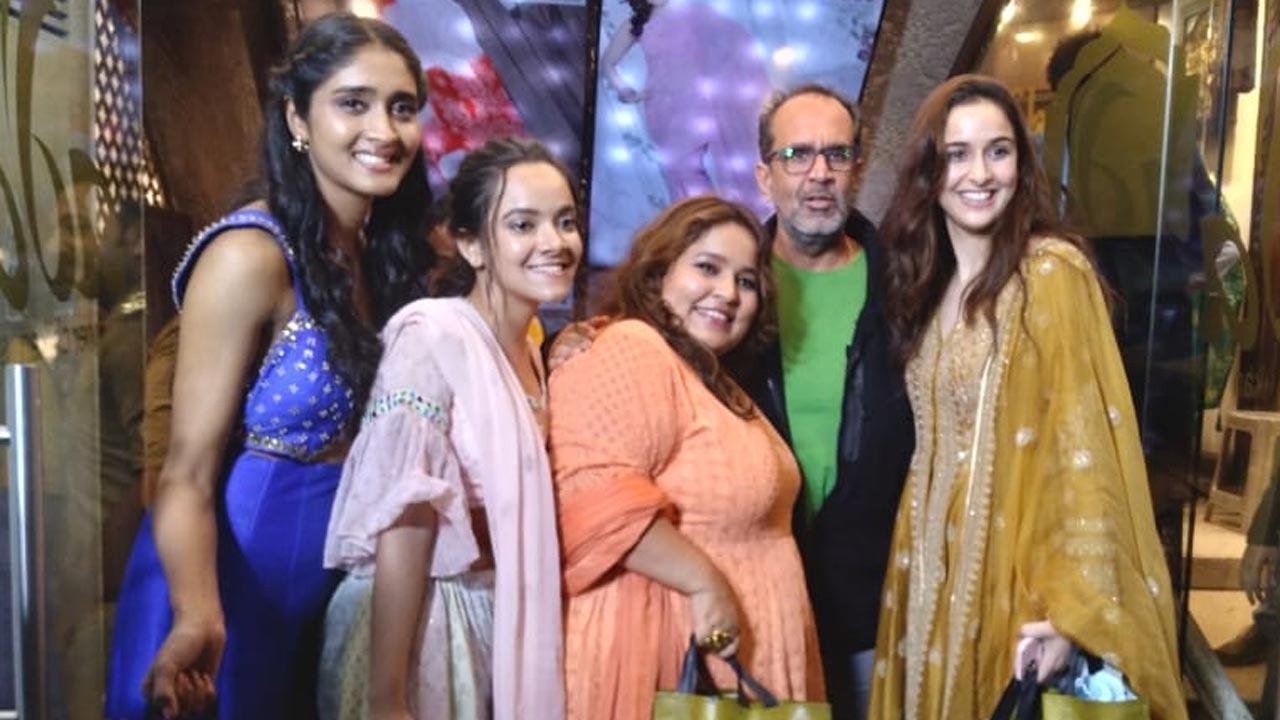 'Raksha Bandhan': After Dubai, Ahmedabad, Kolkata, Akshay Kumar and his 'sisters' reach Lucknow