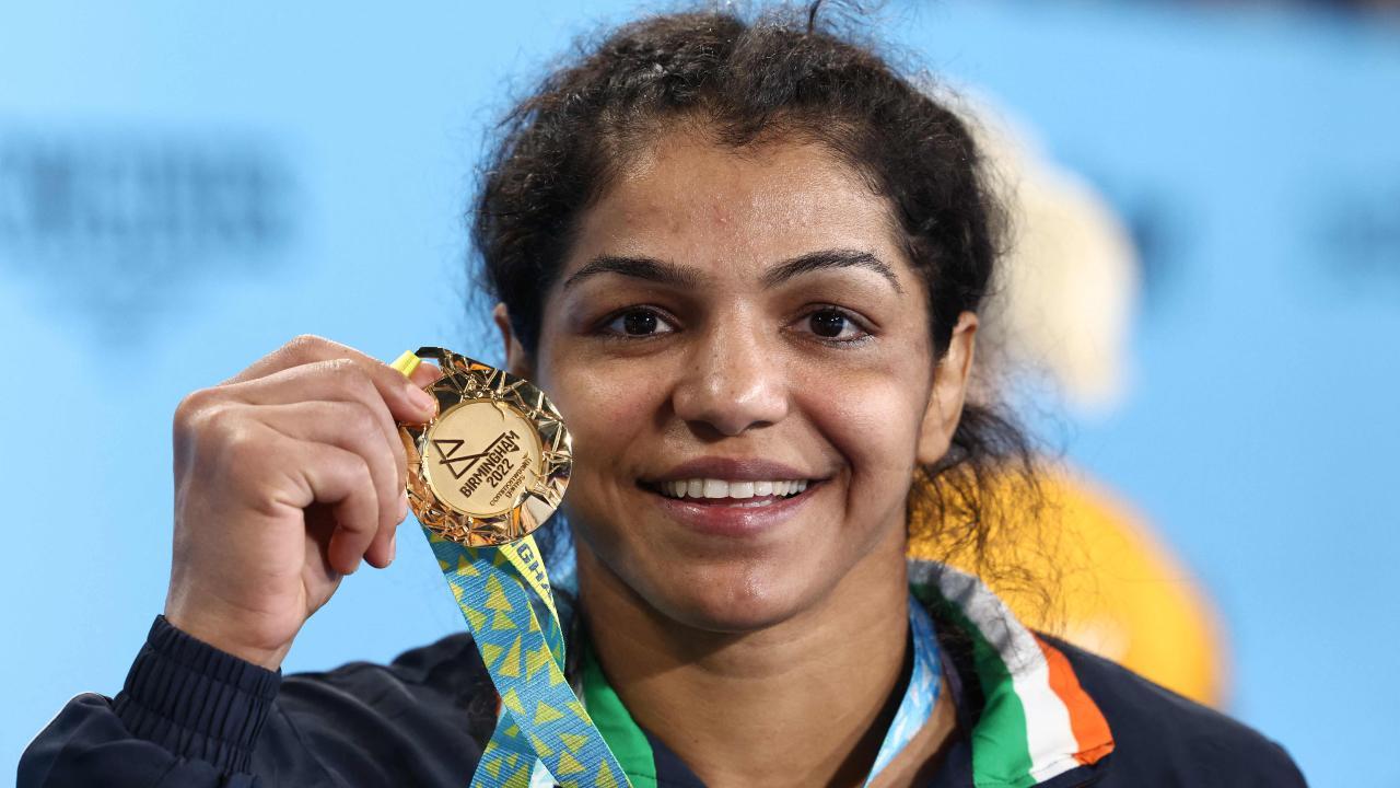 Watch Video: CWG 2022 Gold medalist Sakshi Malik gets emotional on the podium