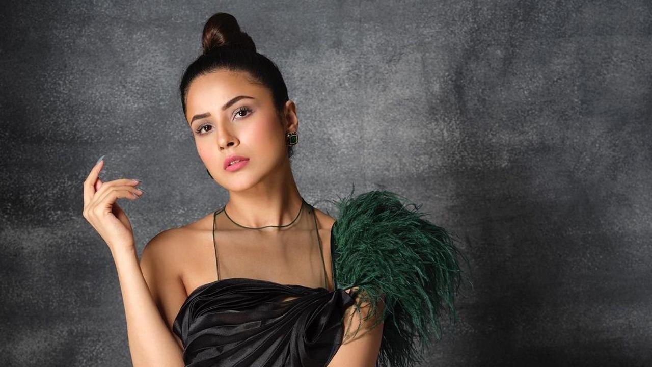 How else do we describe this photoshoot by Dabboo Ratnani? HOT is the only word that comes to mind!