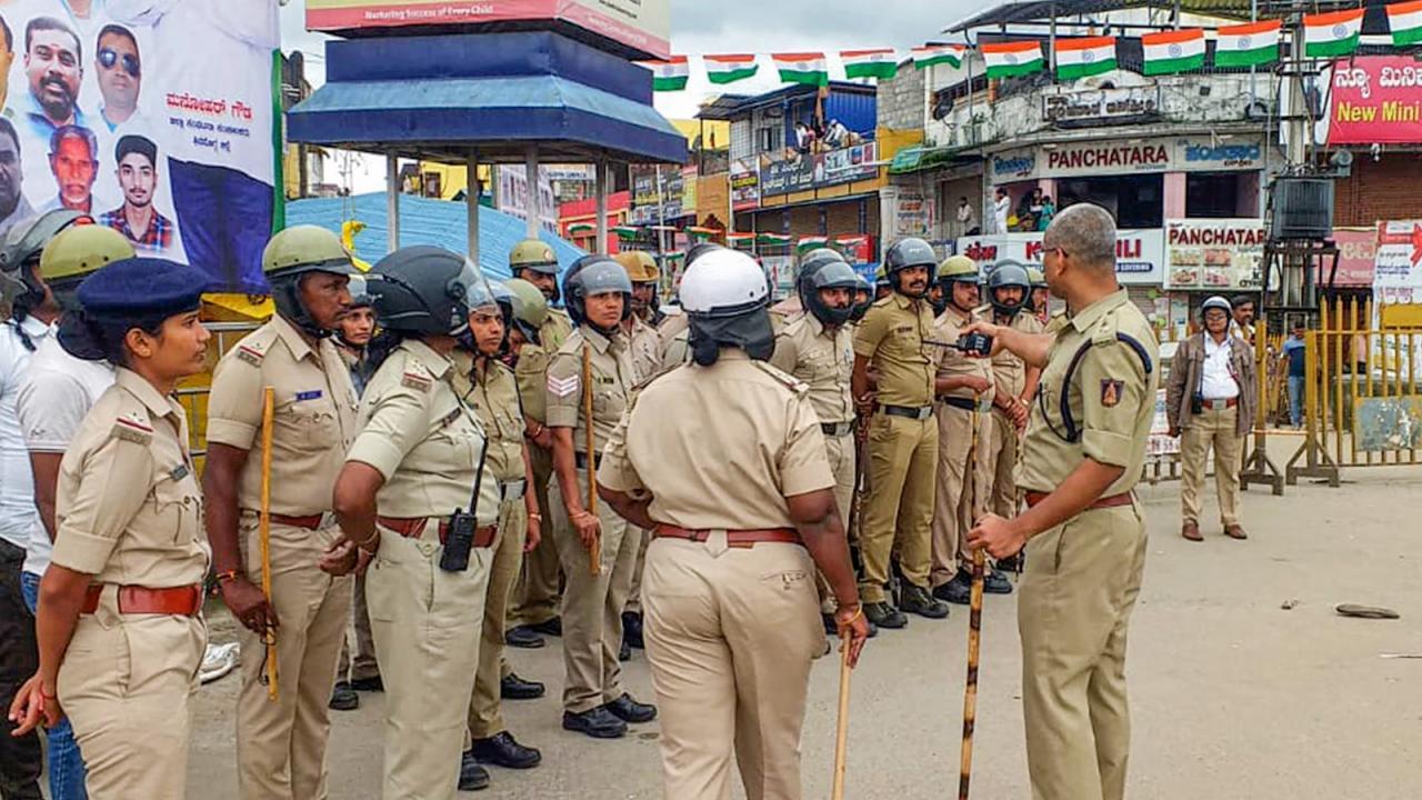 Veer Savarkar flex row: Karnataka Police shoot accused in leg, tension prevails