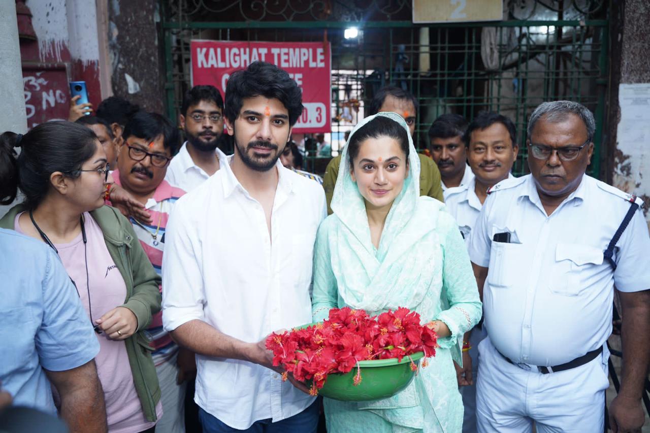 While the team has constantly been on it’s promotional spree, the lead cast Taapsee Pannu and Pavail Gulati visited the Kalighat Kali Temple in Kolkata today to seek blessings for the success of the film