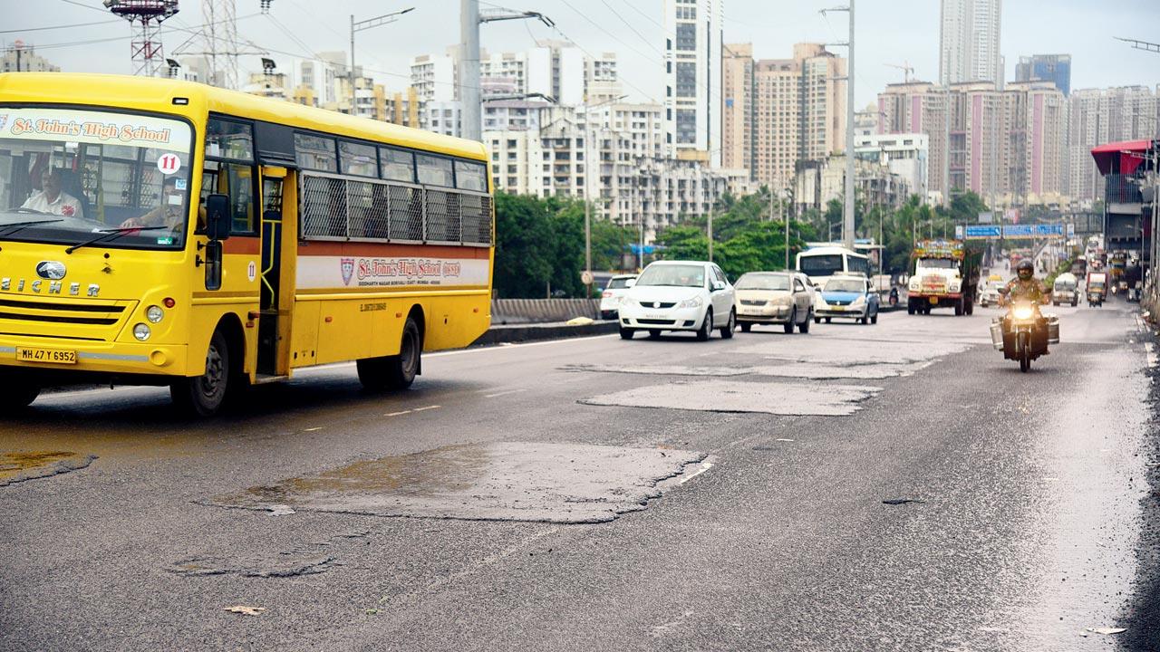 The repaired pothole patch on Dindoshi flyover. Pic/Pradeep Dhivar