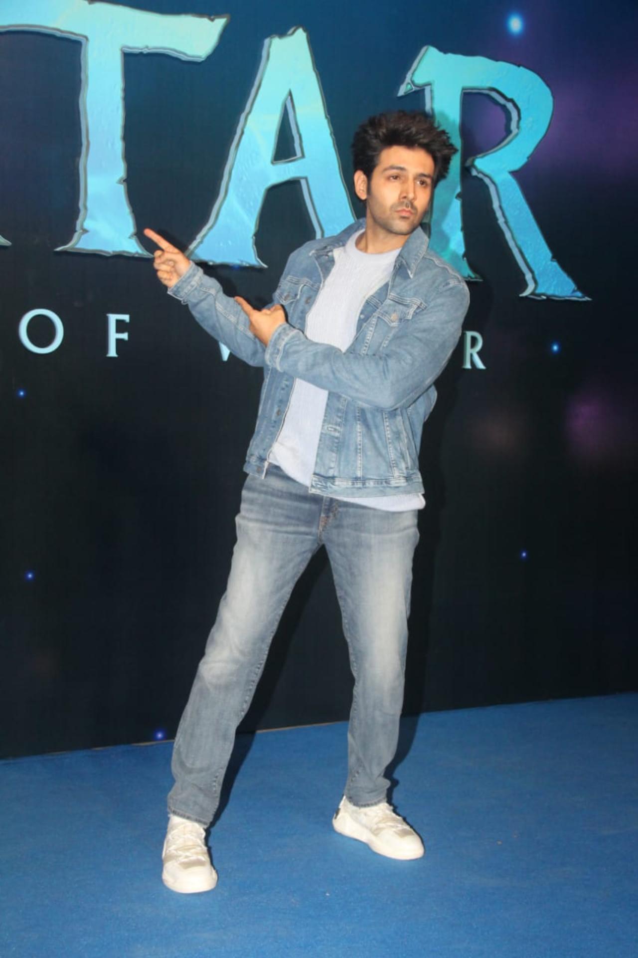 Kartik Aaryan who is basking in the success of his films Bhool Bhulaiyaa 2 and Freddy was seen at the screening of the film. Dressed in an all denim outfit, the actor happily posed for the paparazzi