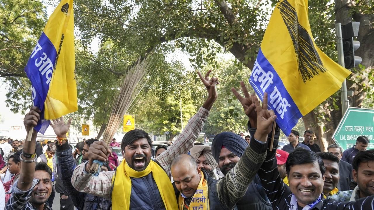 AAP dislodges BJP in MCD by winning 134 wards