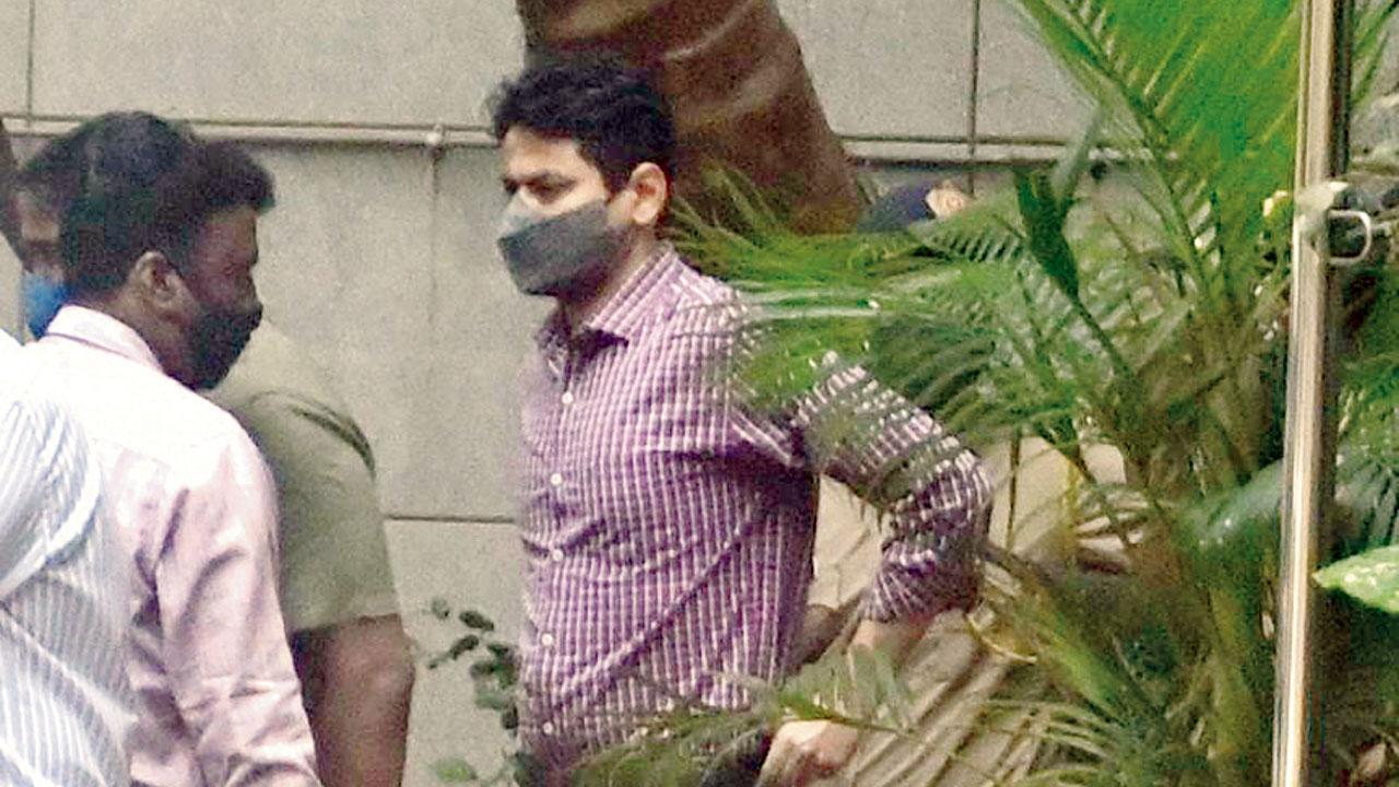 Antilia threat case: Bombay HC grants bail to dismissed policeman Riyazuddin Kazi