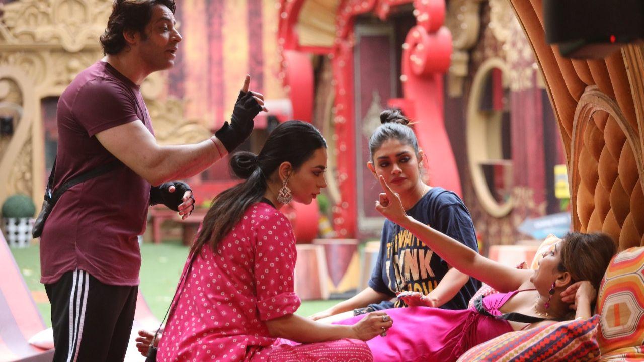 This is not the only fight of the episode. It seems that the three captains Tina, Soundarya, and Sumbul are not on the same page. Tina is livid at Soundarya for interrupting her while she was in the middle of giving important instructions to the housemates. 