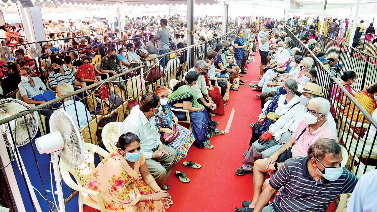 People queued up at the BKC Jumbo COVID-19 Vaccination Centre. File pic/Shadab Khan