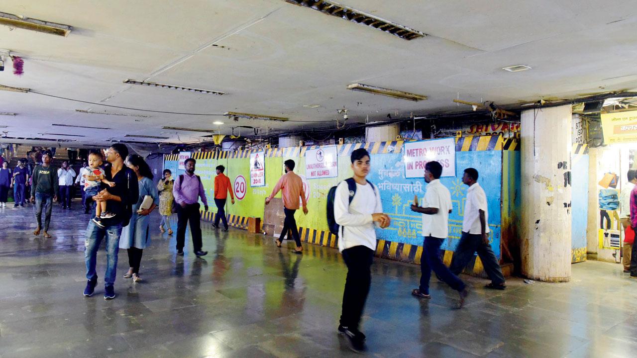 Barricades placed at old CSMT subway for the connector. Pic/Atul Kamble