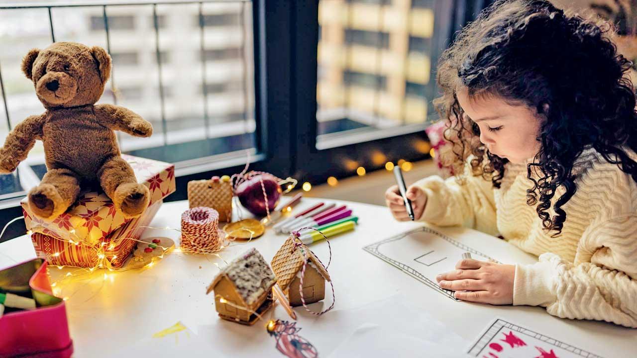 Let your children enjoy arts and crafts with these fun DIY holiday boxes