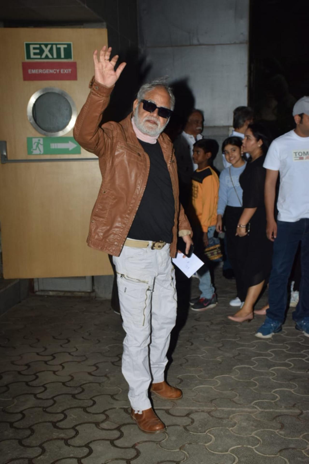 Sanjay Mishra has cracked up the audience with his witty dialogue delivery in the trailer and buzz is that the actor has stole the limelight with his performance in the film
