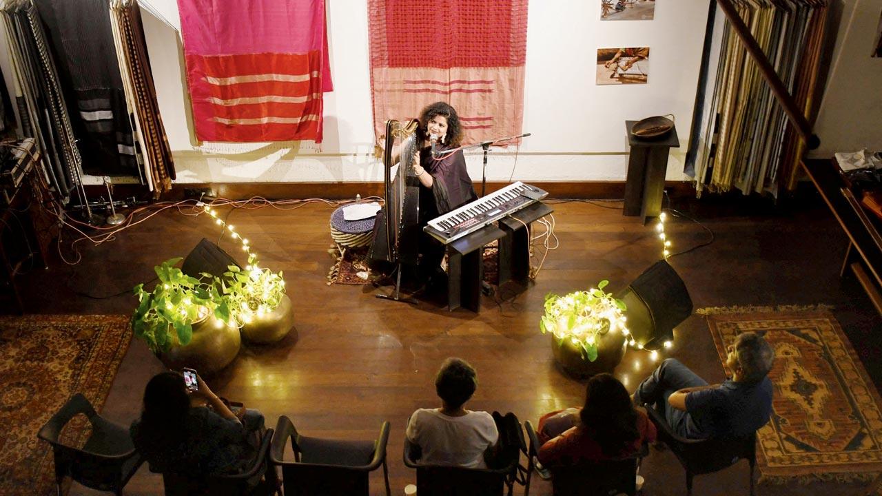 Harpsichordist Nush Lewis opened the December programme calendar of Kala Ghoda’s ARTISANS’ gallery,  which launched Mehfil Nights on Friday last month. A ticket costs anything from Rs 500 to Rs 700. Pic/Ashish Raje