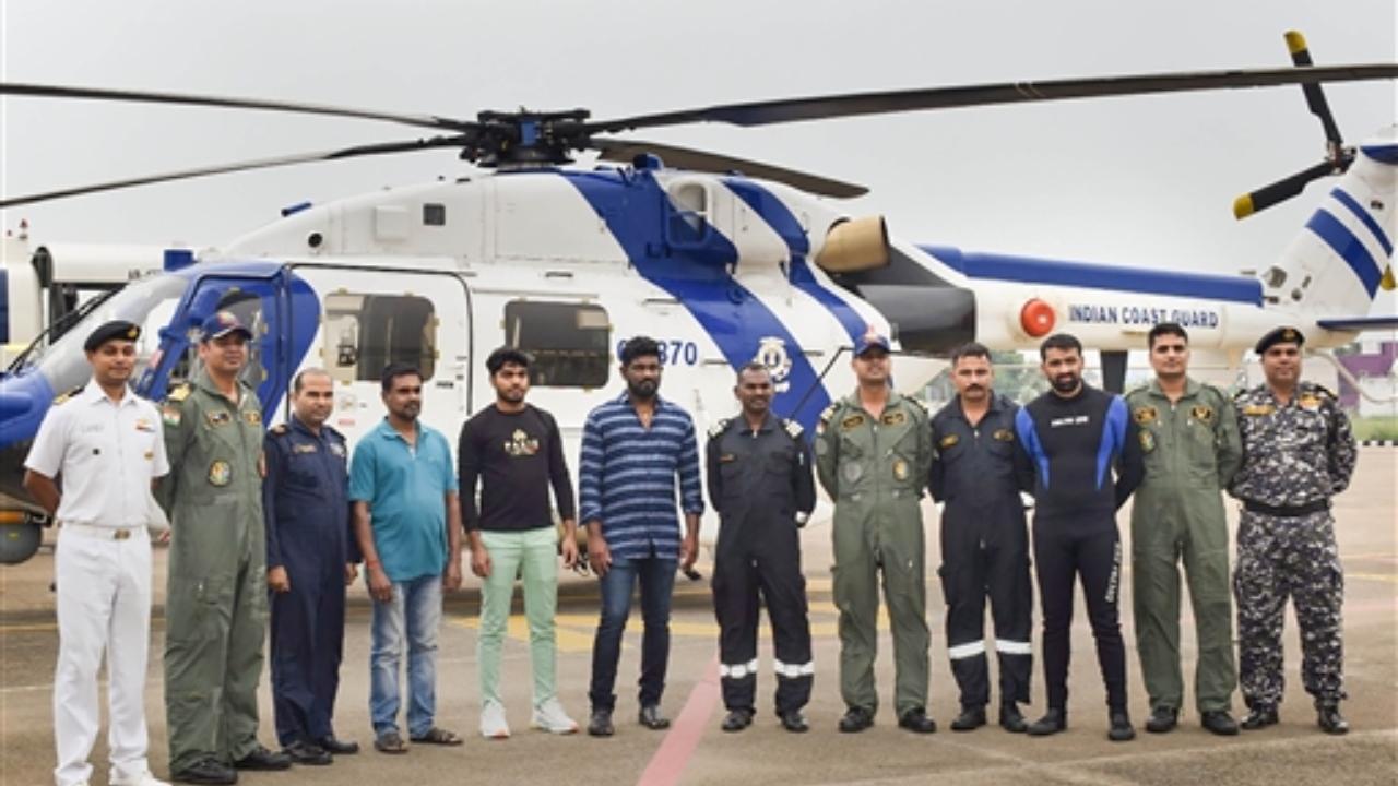 Indian Coast Guard personnel with the 3 stranded persons rescued from Floating Production Unit (FPU) Tahara off Cuddalore coast