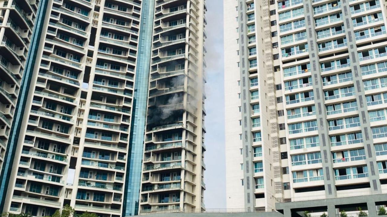 BREAKING: Fire breaks out in multi-storey residential building in Currey Road