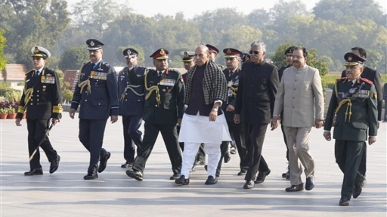 Defence Minister Rajnath Singh with Chief of Defence Staff General Anil Chauhan, Army Chief General Manoj Pande, Chief of Air Staff Air Chief Marshal VR Chaudhari and Vice Chief of Indian Navy Vice Admiral SN Ghormade paid tribute at the National War Memorial on the occasion of Vijay Diwas, in New Delhi