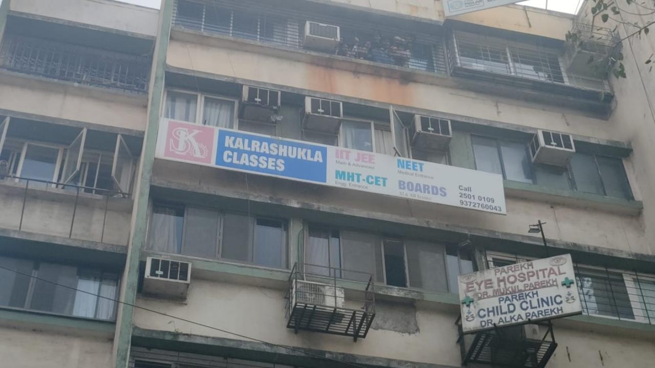 BREAKING: Fire breaks out in six-storey building in Ghatkopar, one dead, 10 injured