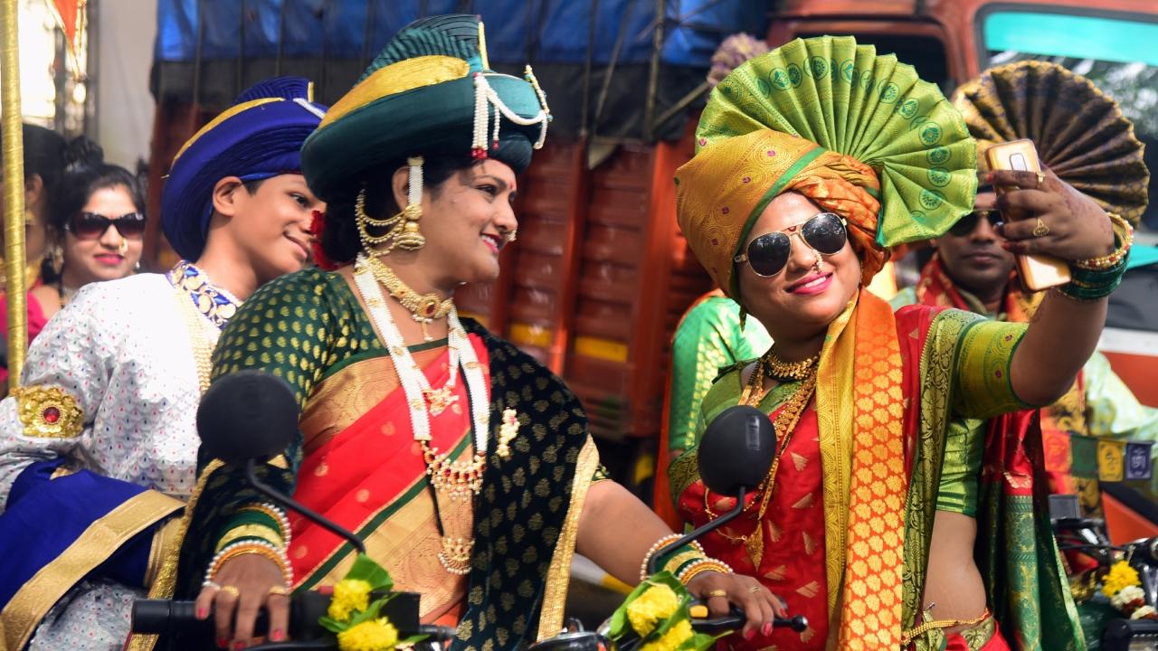 Young girls dress up to celebrate the Gudi Padwa festival in Girgaon PIC/Shadab Khan
