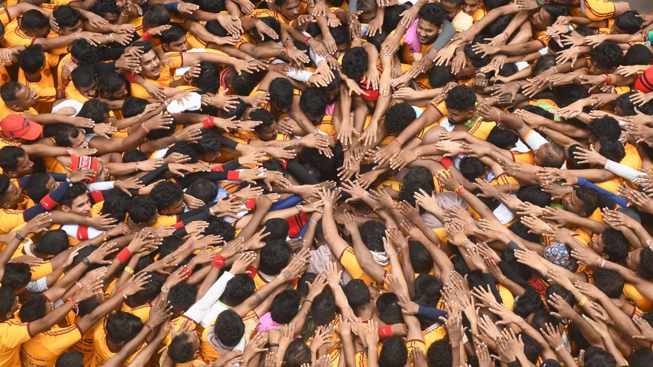 Govinda Pathak forms a human pyramid to break 'dahi-handi' during the celebrations of the 'Janmashtami' festival at Dadar Pic/Ashish Raje