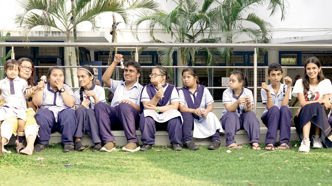 Avantika Swali (extreme right) with children from Jai Vakeel Foundation
