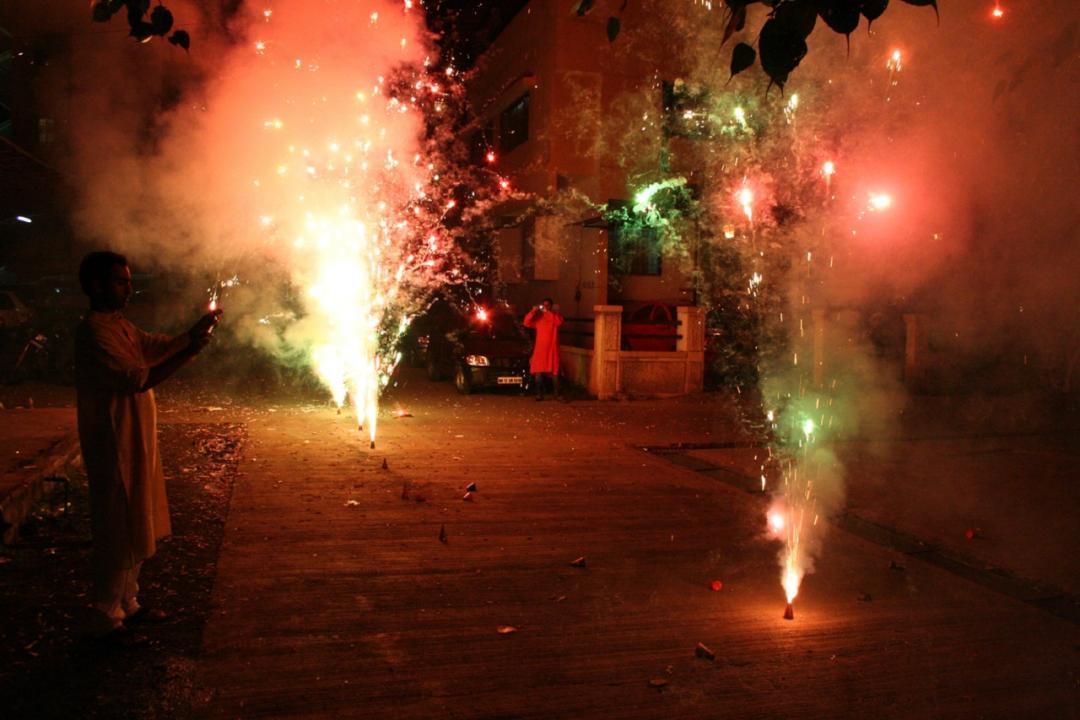 Mumbai: Cop injured while putting out firecrackers during Urs procession in Mahim