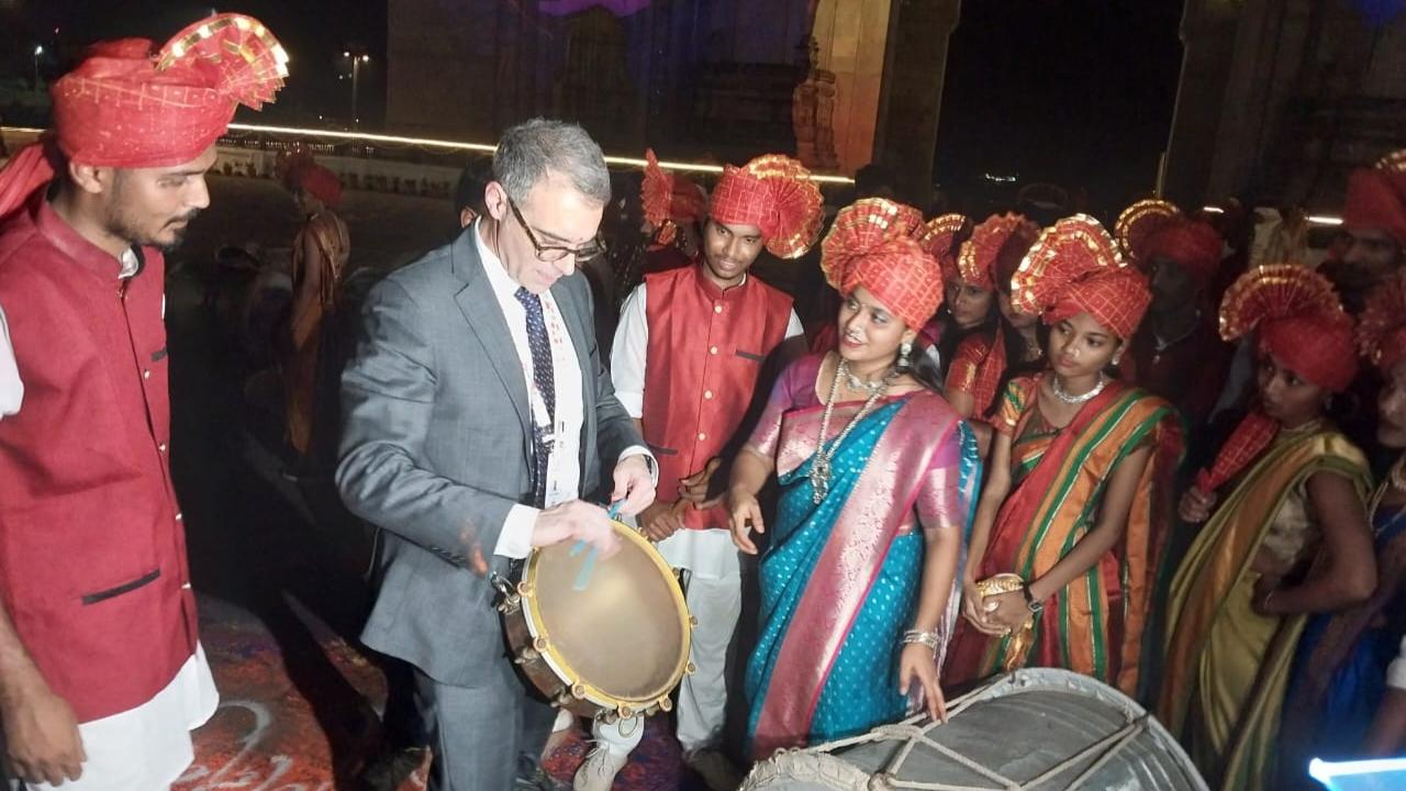 Some delegates were also seen enjoying the traditional culture of Maharashtra.