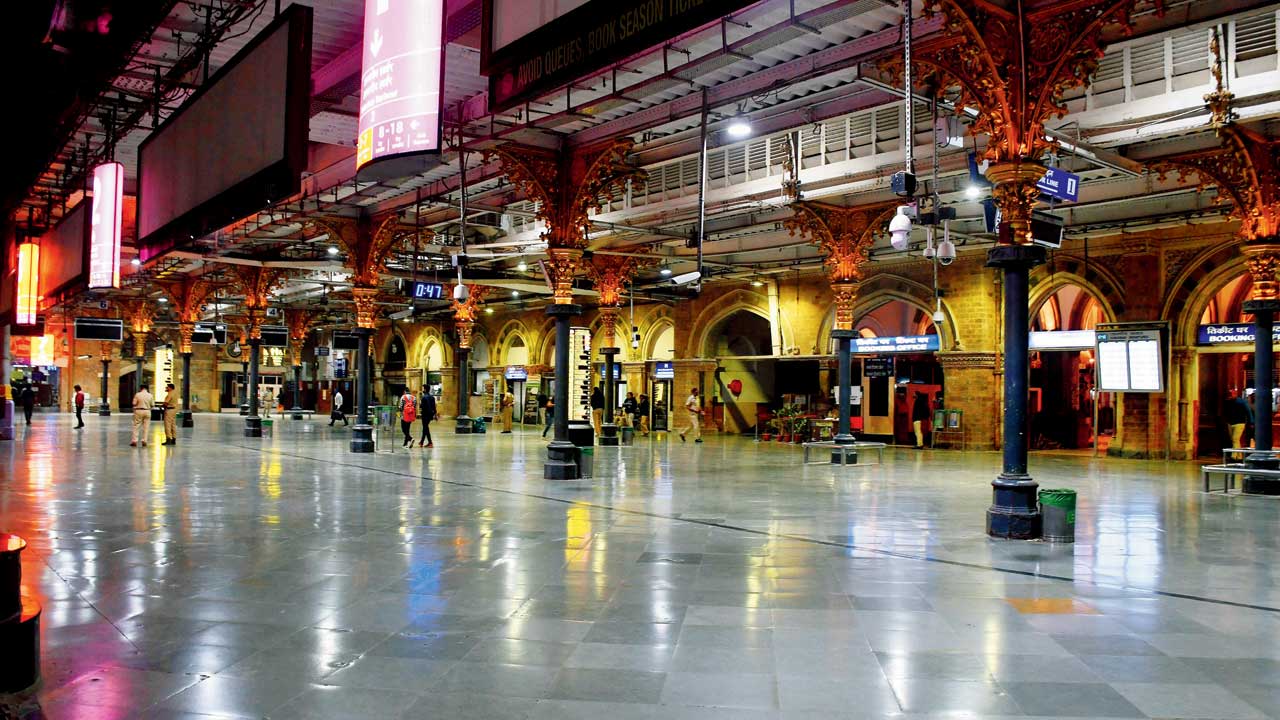 CSMT remained free of revellers on January 1, 2022 in view of the restrictions imposed in view of the Covid situation
