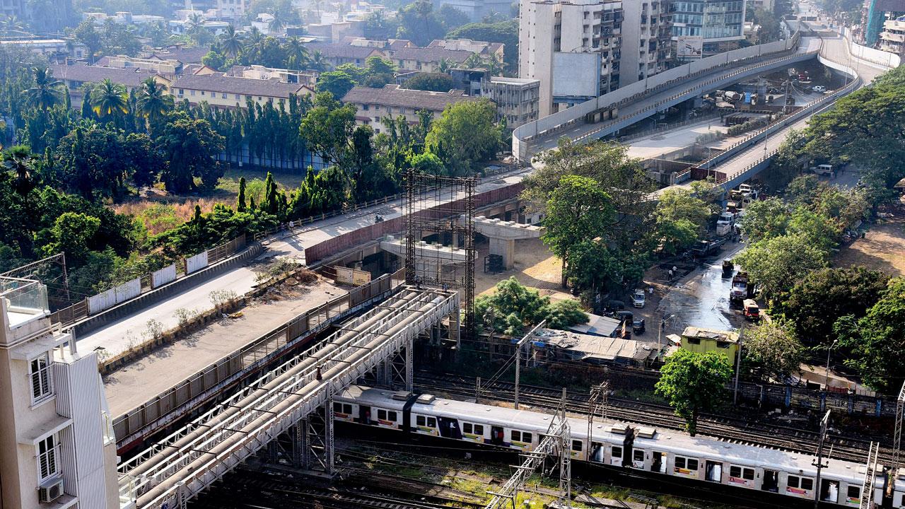 The BMC has awarded the tender of Rs 74.5 crore to A B Infrabuild Limited to build the railway portion of Gokhale bridge. File pic/Nimesh Dave