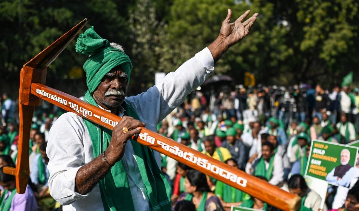 Andhra Pradesh farmers stage protest in Delhi