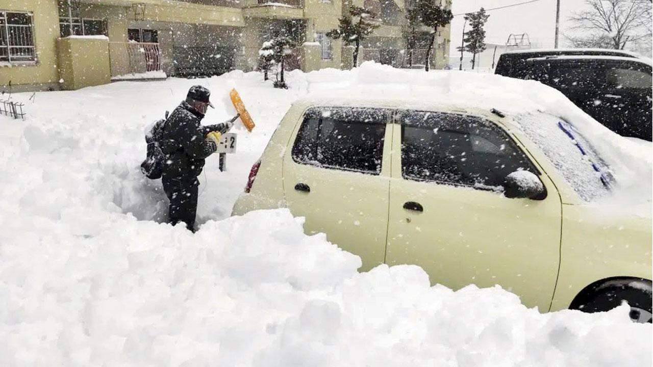 Heavy snow in Japan leaves 17 people dead, dozens injured