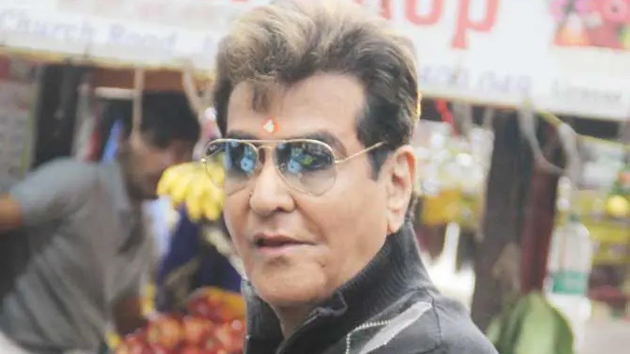 Impressed by 'Indian Idol 13' contestant, Jeetendra advises her to try in films
