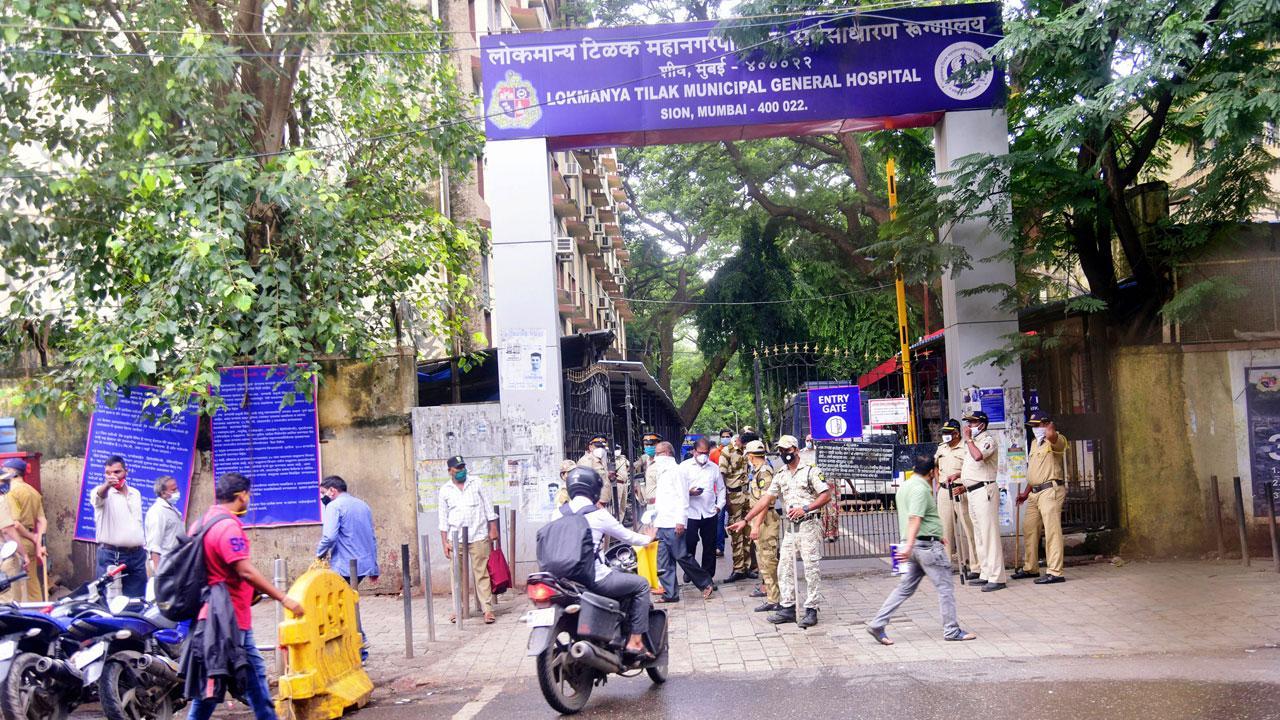 Mumbai: Policeman slaps resident doctor at Sion hospital