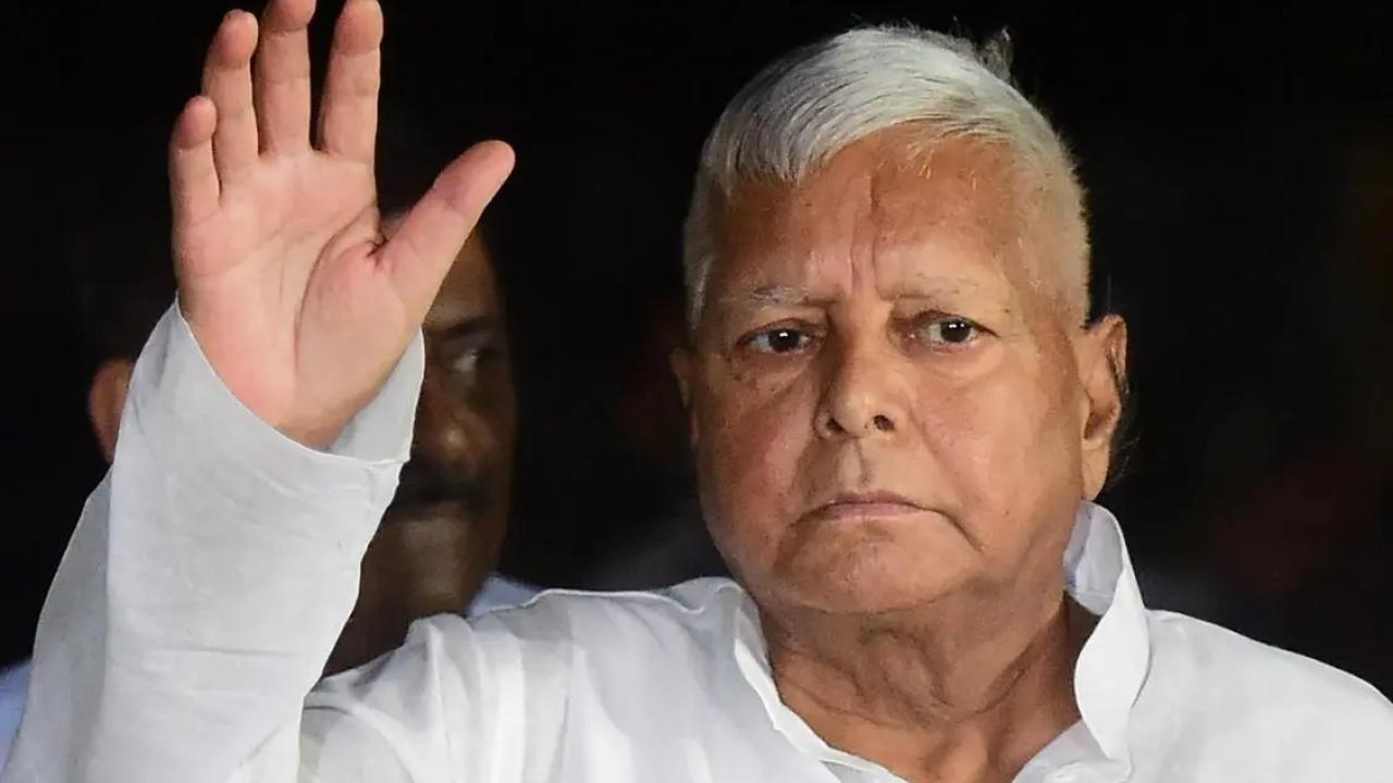 CBI reopens graft case against Lalu Prasad Yadav, names Tejashwi co-accused