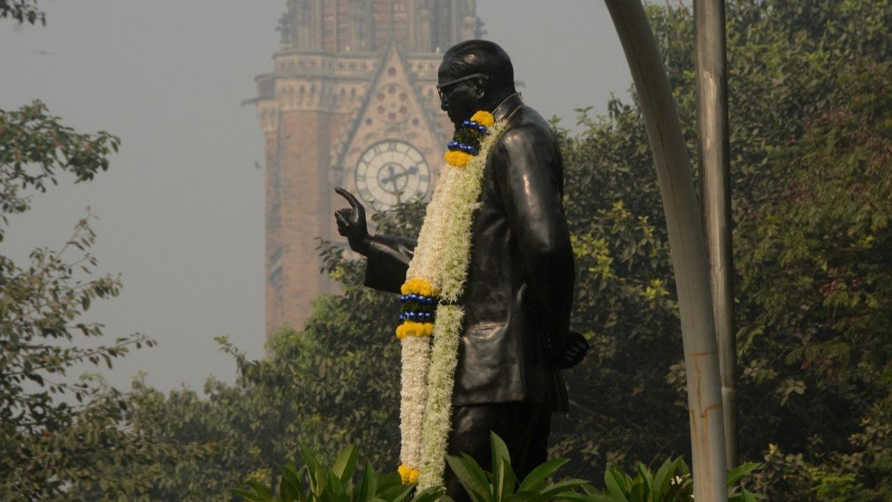 A statue of Dr. Babasaheb Ambedkar near Mantralaya in Mumbai was seen decorated. Pic/ Satej Shinde