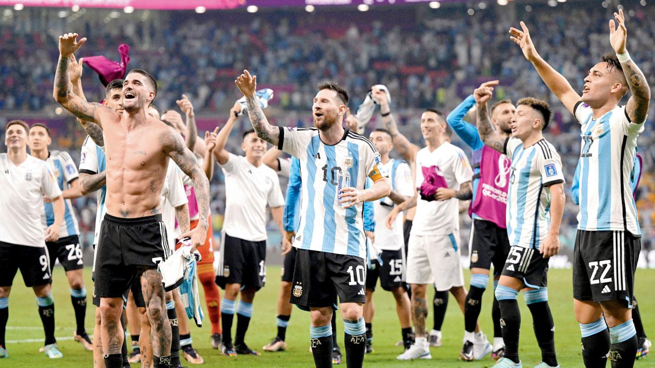 Argentine skipper Lionel Messi (centre) and teammates acknowledge the crowd after the victory over Australia on Saturday. pic/AFP