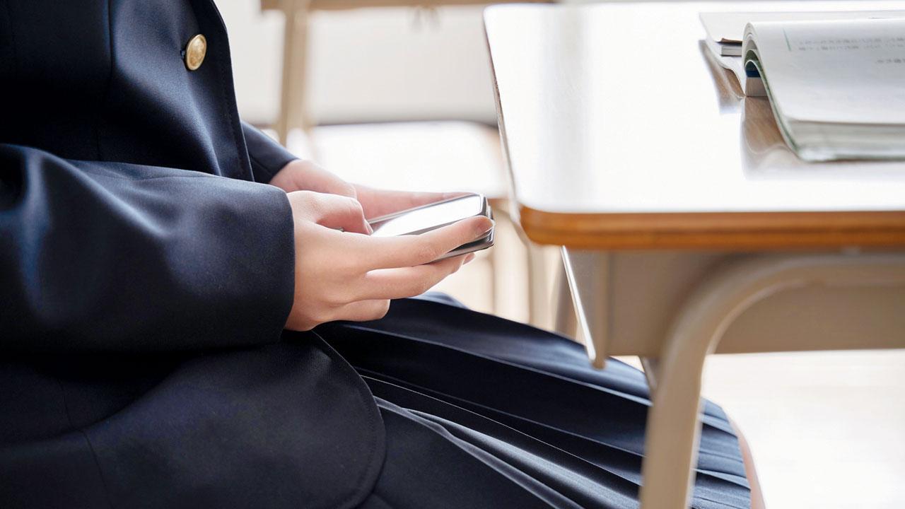 Maharashtra: Mobile ban good, but more needs to be done, says educationists
