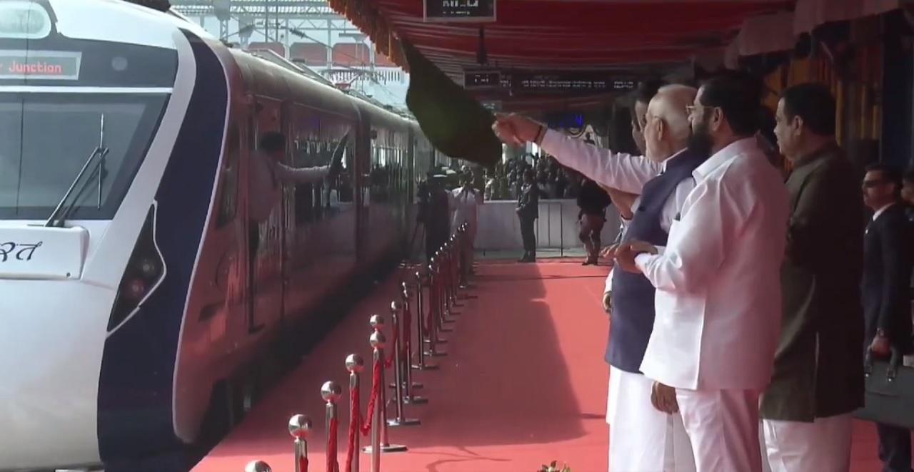 PM Modi flags off Vande Bharat Express on Nagpur-Bilaspur route