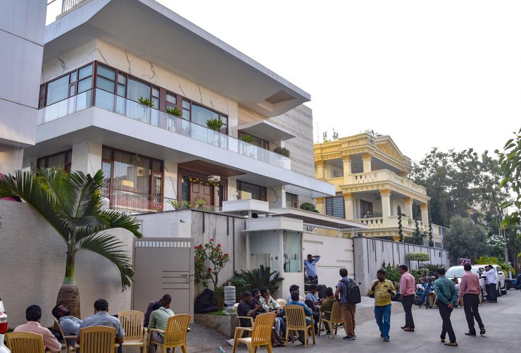 Delhi liquor scam case: CBI team reaches BRS MLC Kavitha's house for questioning