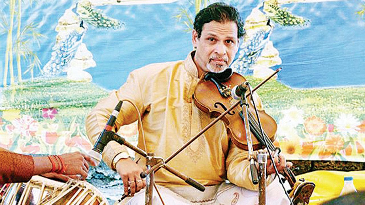 Milind Raikar in performance.  Pic Courtesy/Milindraikar.com