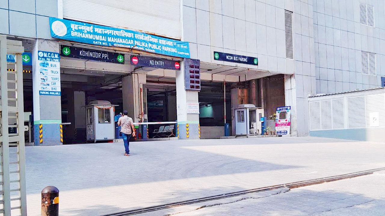 The entrance of Dadar Parking Plaza