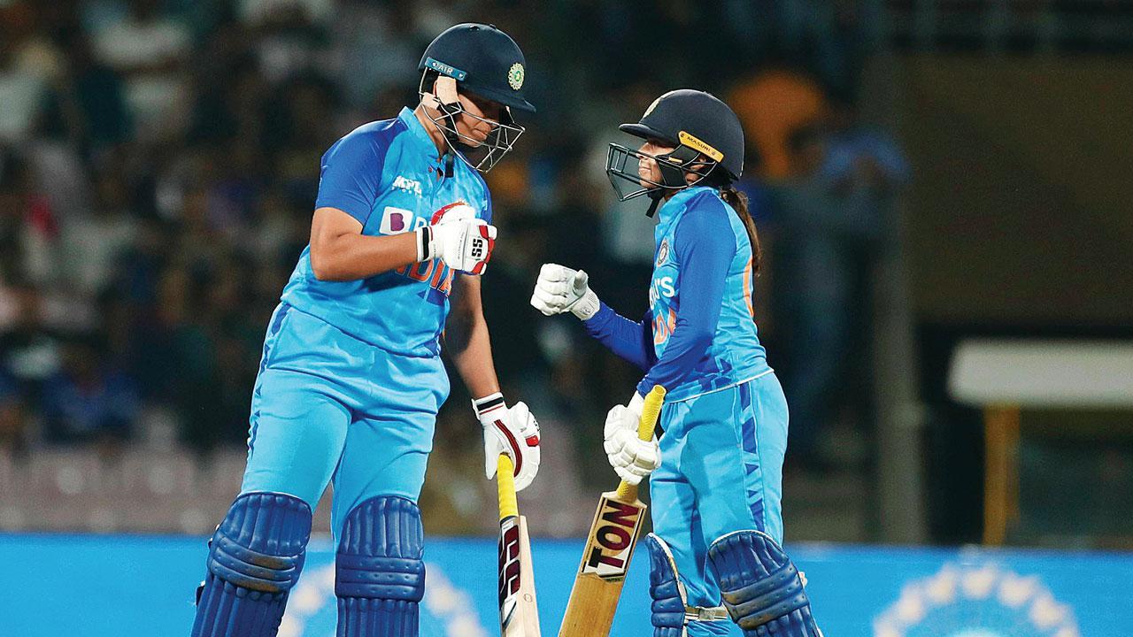 Cameos by Richa Ghosh, Deepti Sharma propel India to 172-5