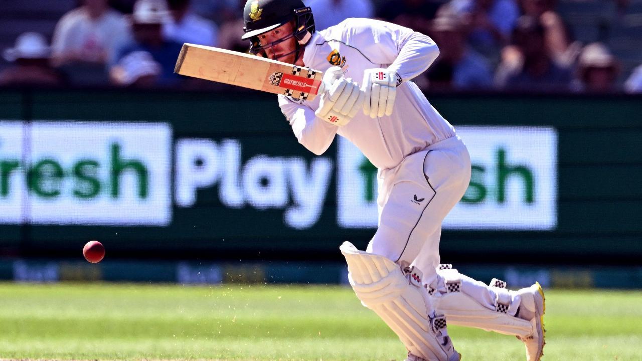 South Africa's batting woes continue in 2nd Test